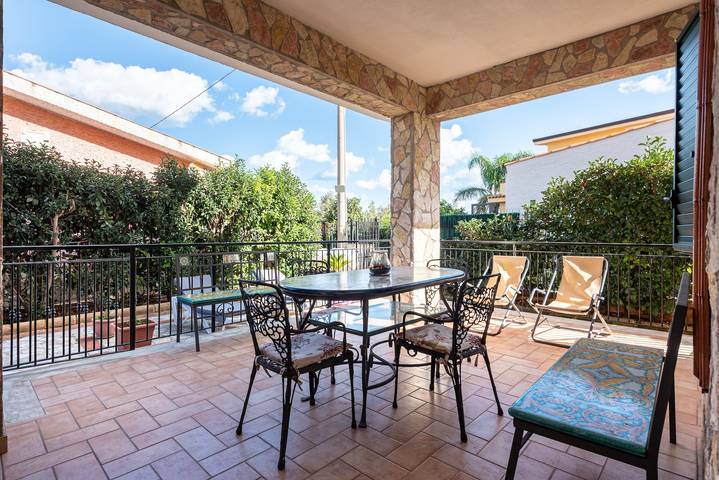 Villa für 8 Personen, mit Balkon und Whirlpool sowie Garten