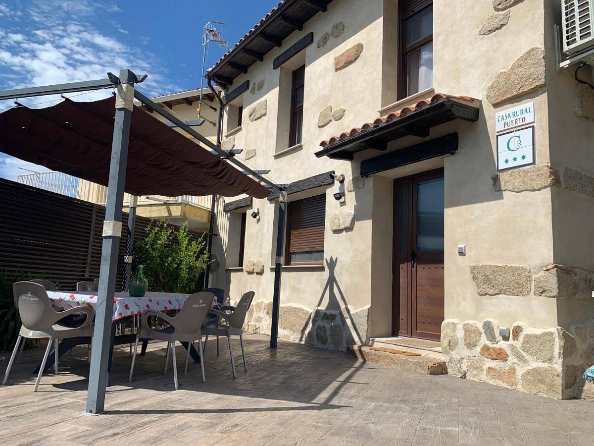 Casa Rural Puerto - casa de piedra con piscina privada - Valle del Ambroz - Casas del Monte - Ideal Para Disfrutar En Familia O Grupo De Amigos in Casas del Monte, Provincia de Cáceres
