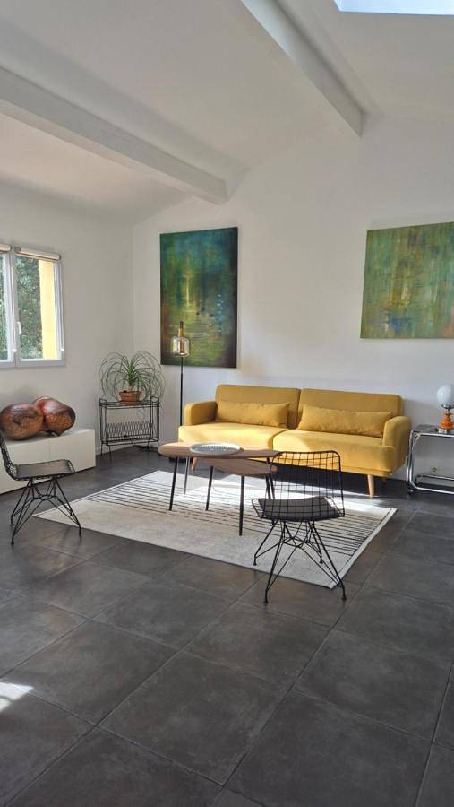 Gîte pour 2 personnes, avec terrasse ainsi que piscine et vue à Lauret - 2