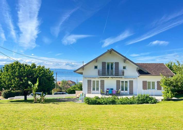 Villa pour 6 personnes, avec vue sur le lac ainsi que jardin et vue