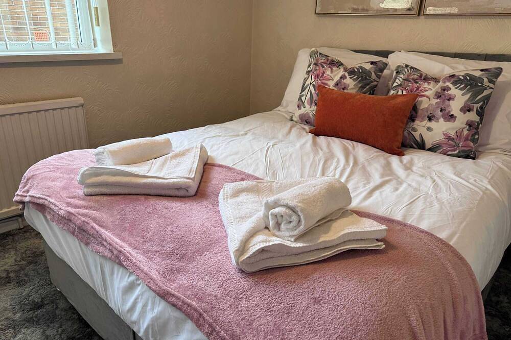 Welcoming 3Bdr Home nr Royal Hospital Chesterfield in Chesterfield, Derbyshire