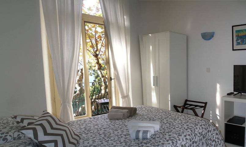 Hôtel pour 4 personnes, avec terrasse ainsi que vue et vue sur le lac, animaux acceptés