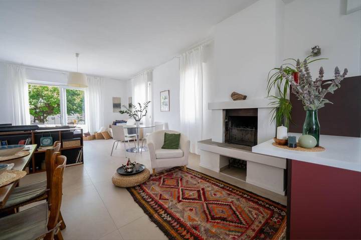 Appartamento per 5 persone, con piscina e giardino nonché panorama in Sommacampagna