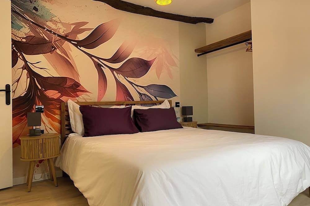La Lodge 4-bedroom house in château courtyard, Pool, Wifi, Ac, near Vichy in Cusset, Région de Vichy