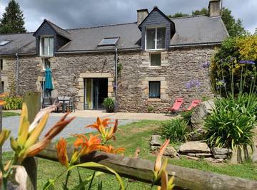 Gîte pour 5 personnes, avec jardin ainsi que piscine et terrasse à Pluherlin