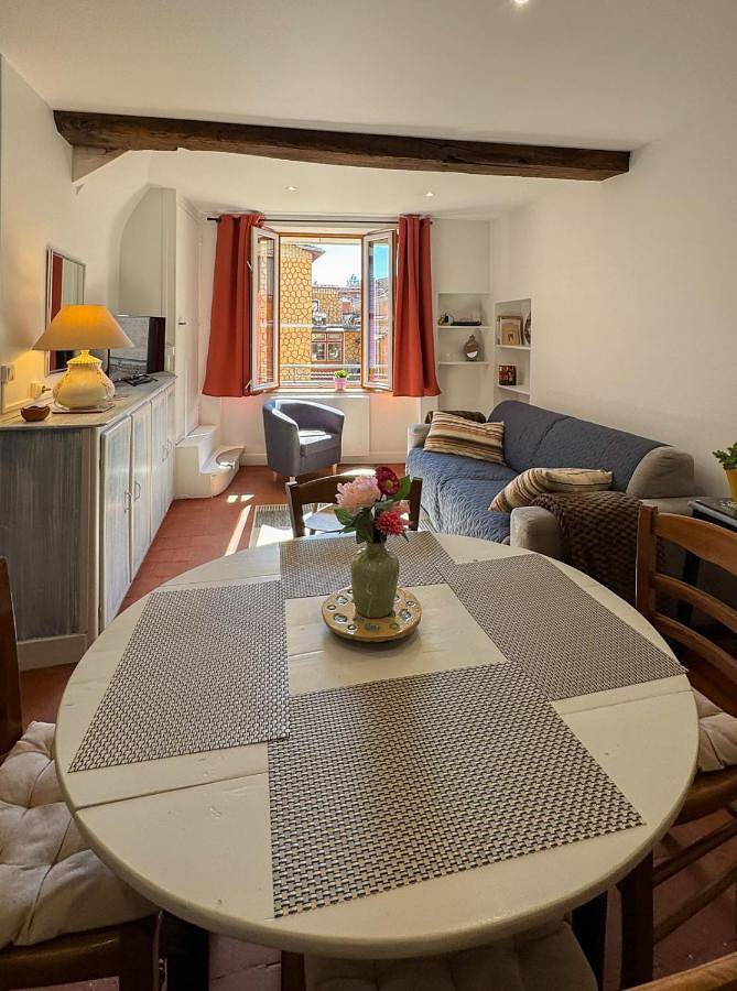 Two-Bedroom House in Noyers, Arrondissement d'Avallon