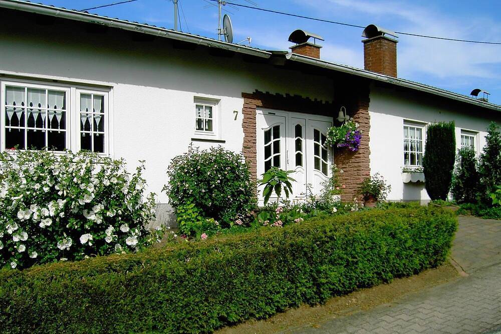 Ganze Wohnung, Komfort-Ferienwohnung, ebenerdig, 80 qm, 2 Schlafzimmer, 4 Personen in Sankt Wendel, Saar-Nahe-Bergland