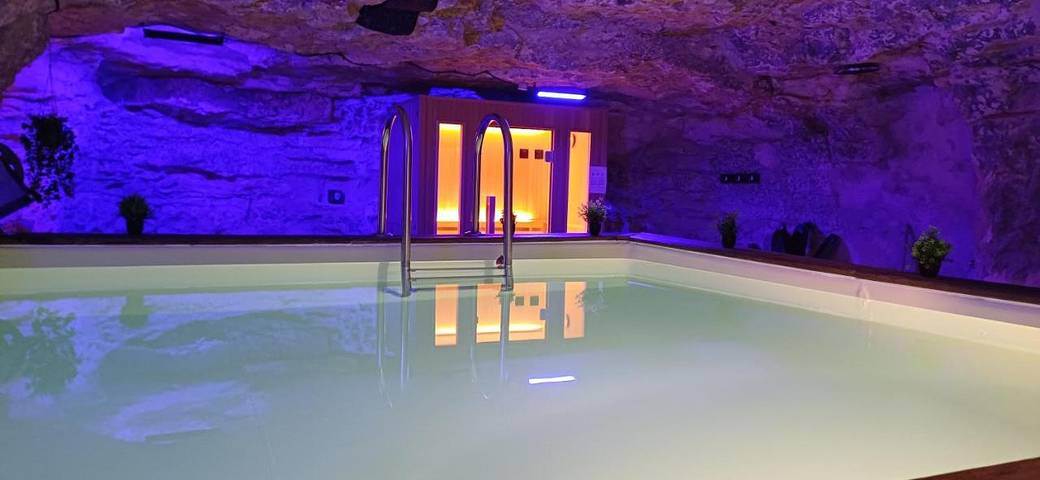 Maison de vacances pour 5 personnes, avec terrasse et sauna ainsi que piscine et jacuzzi
