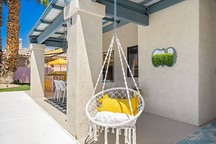 Vacation rental for 10 people, with yard and hot tub, with pets in Bermuda Dunes