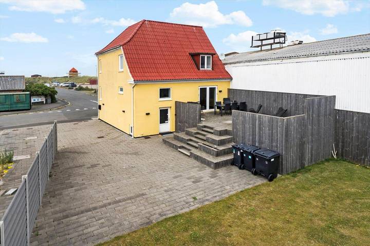Ferieudlejning for 8 personer, med terrasse i Thyborøn