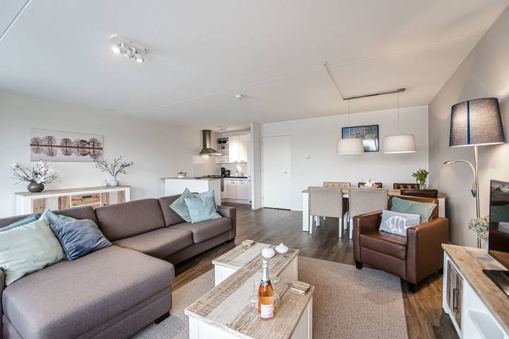 Vakantieappartement voor 4 personen, met uitzicht op het meer en balkon in Warmond