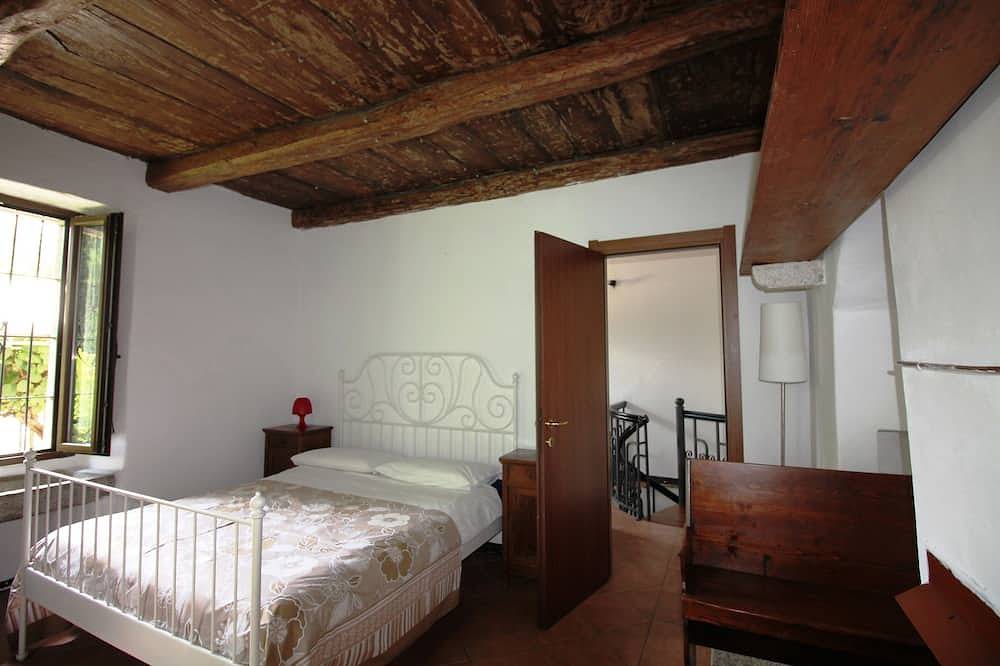 Geheel appartement, Casa Frey apt. 2 at Lake Orta with garden and swimming pool in Vacciago, Ameno en omgeving