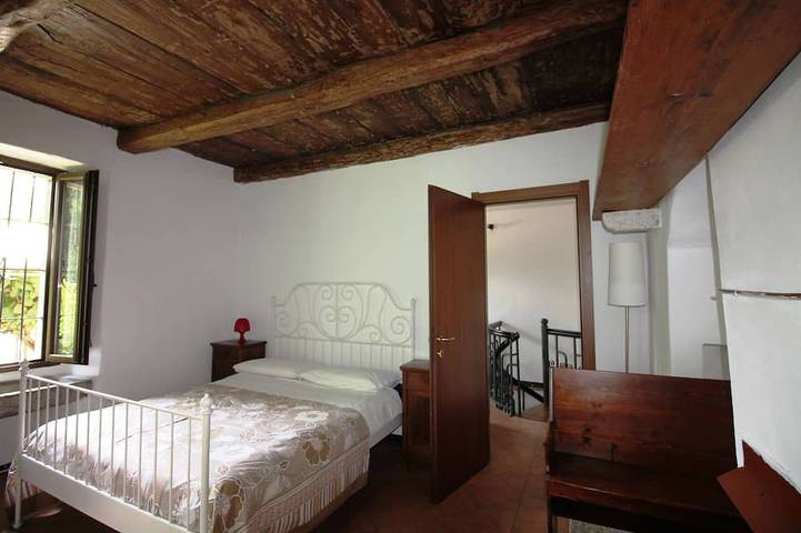 Entire apartment, Casa Frey apt. 2 at Lake Orta with garden and swimming pool in Vacciago, Comune di Ameno