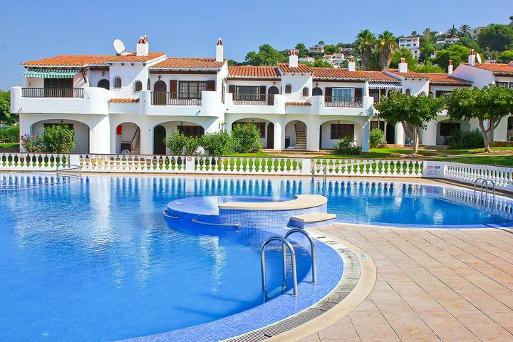 Apartment for 4 people, with Terrace and Garden as well as Pool in Platja Son Bou