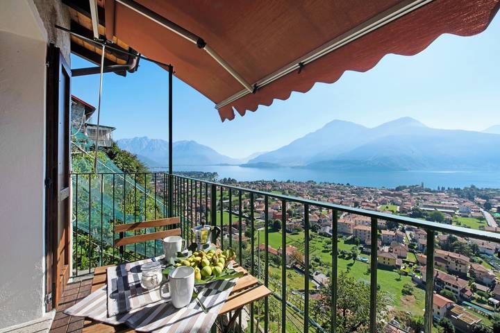 Appartement de vacances pour 2 personnes, avec Balcon ainsi que Jardin et Vue sur le lac à Dongo