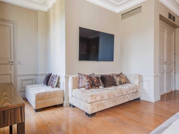 Location De Vacances pour 13 Personnes dans Neuilly-sur-Seine, Hauts-de-Seine, Photo 4