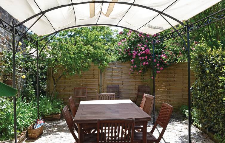 Location de vacances pour 10 personnes, avec jacuzzi et piscine ainsi que jardin et terrasse dans Parc naturel régional Périgord-Limousin - 3