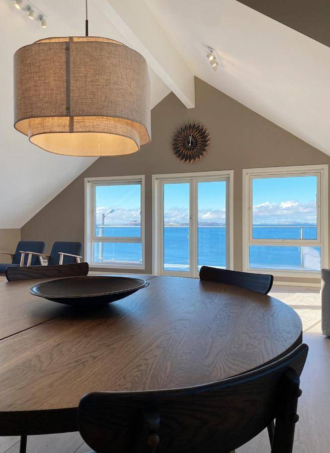 Ferienwohnung für 6 Personen, mit Ausblick und Terrasse sowie Seeblick, mit Haustier in Strand (Rogaland)