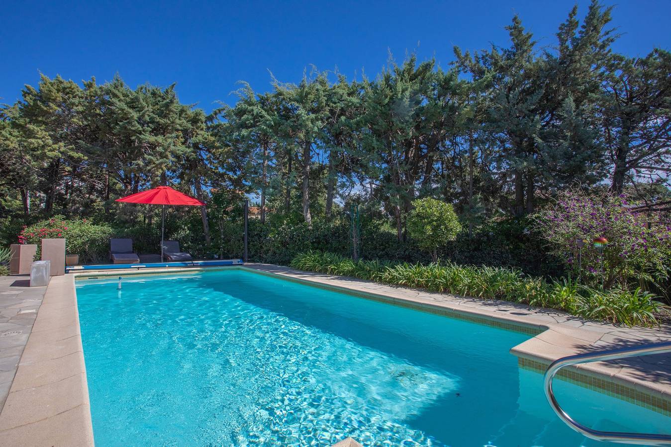 Appartement entier, Appartement 'Ptit Coin De Paradis Plage Peguiere' avec piscine privée, Wi-Fi et climatisation in Saint-Raphaël, Massif de l'Esterel