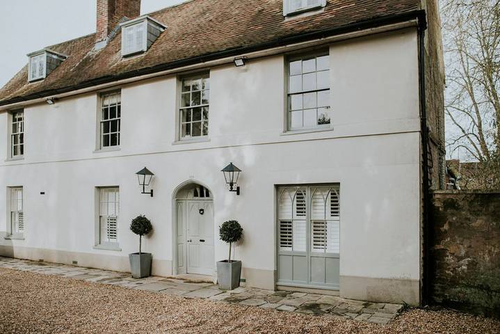 Villa for 16 people, with hot tub and terrace as well as garden, with pets in Dorset