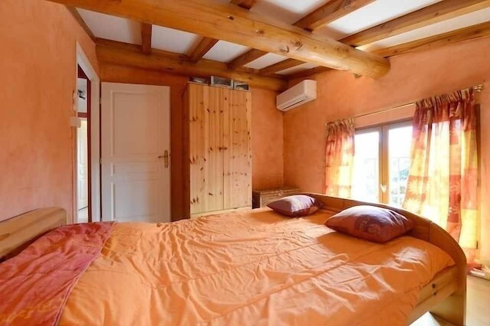 Villa Vacances Sud de la France 3* with swimming pool. in Vézénobres, Alès region