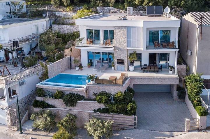 Villa für 10 Personen, mit Balkon - 1