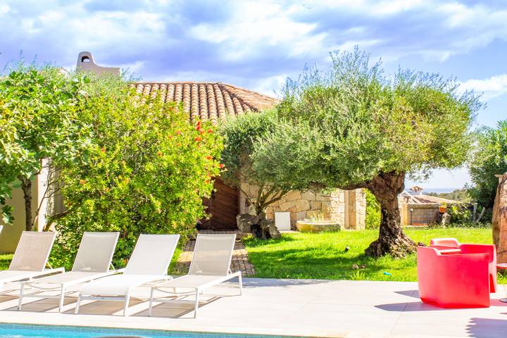 Villa pour 10 personnes, avec terrasse ainsi que jardin et piscine, animaux acceptés à Porto-Vecchio - 3