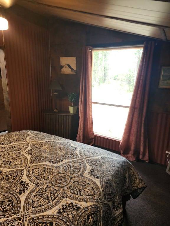 The Bunkhouse-within walking distance to Main Street Augusta in Lewis and Clark County
