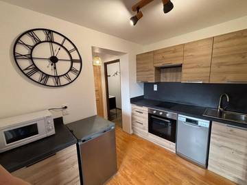 Gîte pour 7 personnes, avec terrasse ainsi que jardin et vue à Égat