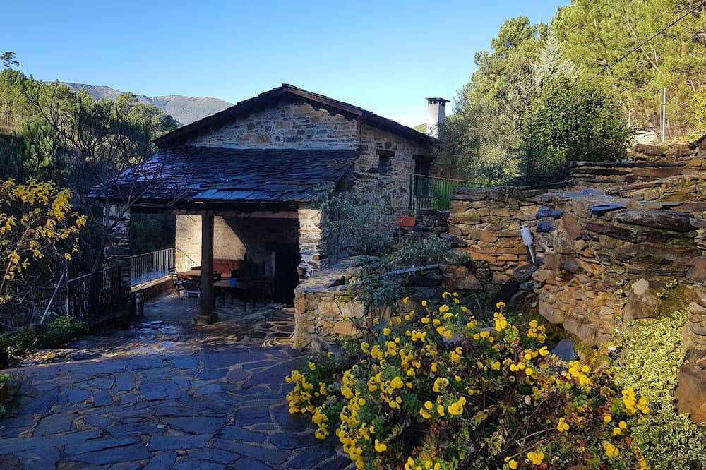 Mill rehabilitated with Natural Pool and Barbecue in natural environment in Pinofranqueado, Cáceres Region