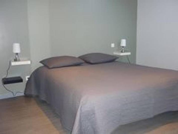 Location de vacances pour 8 personnes, avec terrasse ainsi que jardin et piscine à Averdon - 3