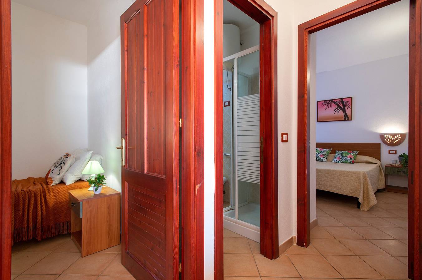 Apartamento entero, Apartamento 'Rosa's' con vistas al mar y terraza privada in Isola Rossa, Trinità d'Agultu e Vignola