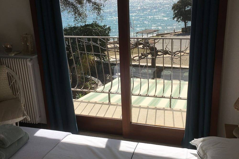 Characteristic villa with private pool 50 m from the beach in Rayol-Canadel-sur-Mer, Draguignan region