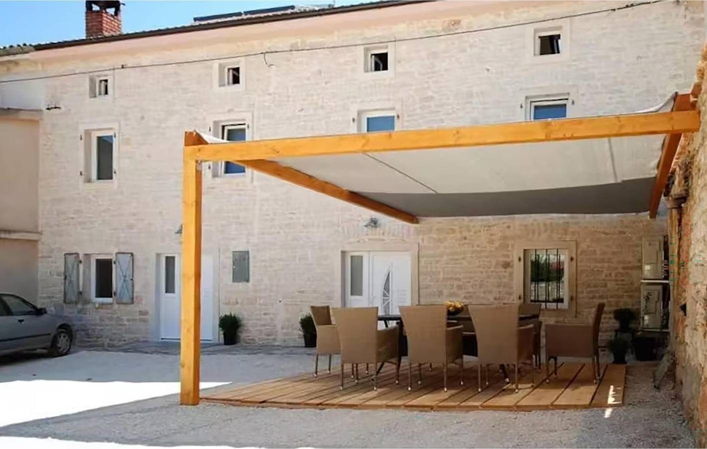 Charmant appartement de 2 chambres avec terrasse, Wi-Fi et parking à Rovinjsko Selo in Rovinjsko Selo, Rovinj