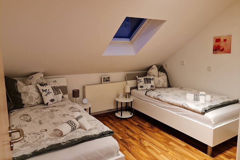 Ganze Wohnung, Citywohnung mit Schlafgalerie bis zu 6 Gäste direkt im Stadtzentrum Neuwied in Neuwied, Osteifel