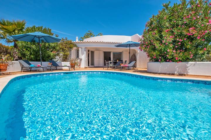 Location de vacances pour 6 personnes, avec Terrasse et Jardin à Armação de Pera - 3