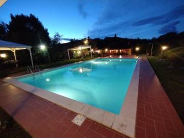 Cottage pour 2 personnes, avec vue ainsi que piscine et jardin, animaux acceptés à Montecarlo (Toscane)