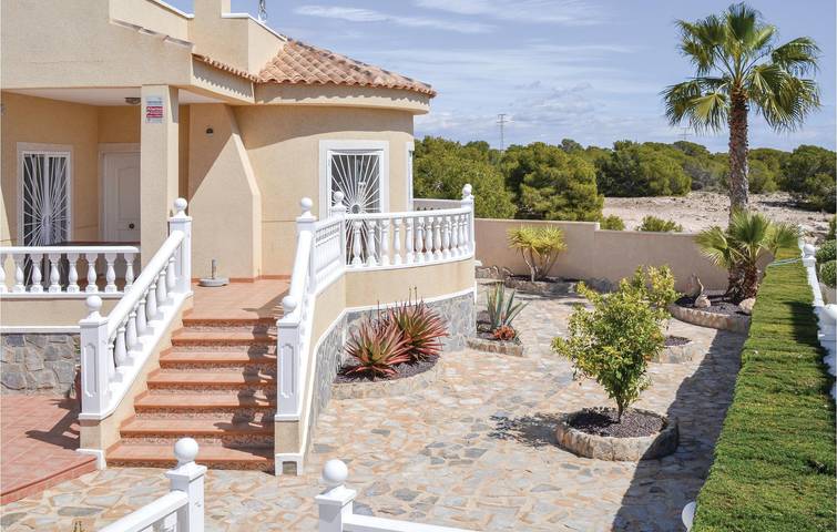 Ferienhaus für 6 Personen, mit Terrasse und Garten sowie Pool - 1