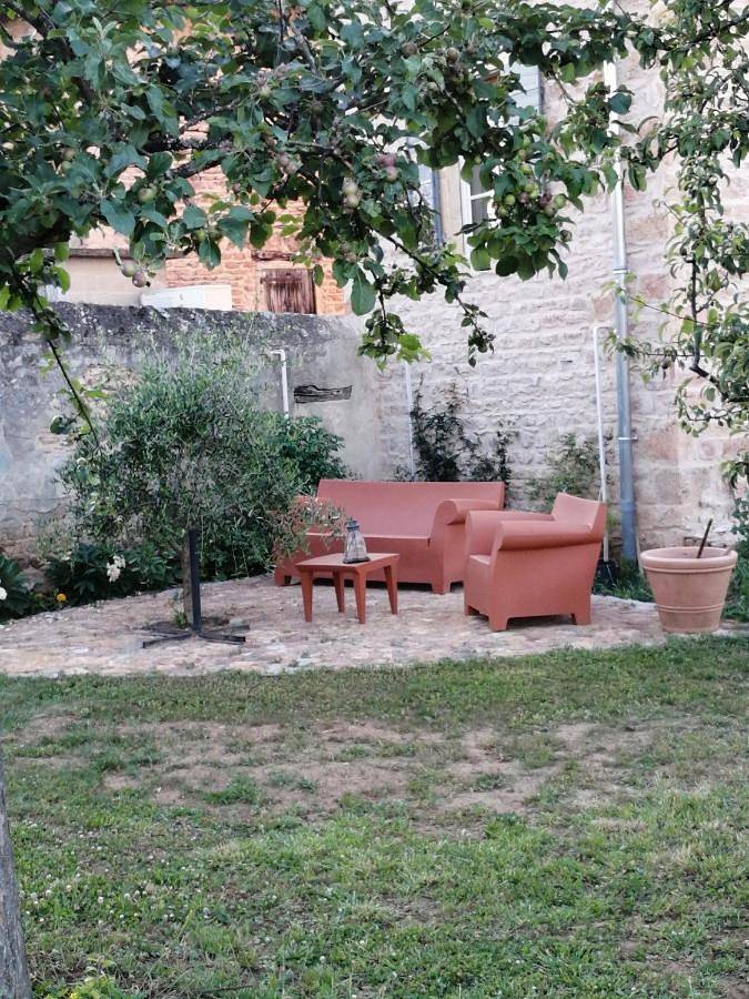 Location de vacances pour 4 personnes, avec jardin ainsi que vue et piscine, animaux acceptés à Saint-Julien (Rhône) - 2