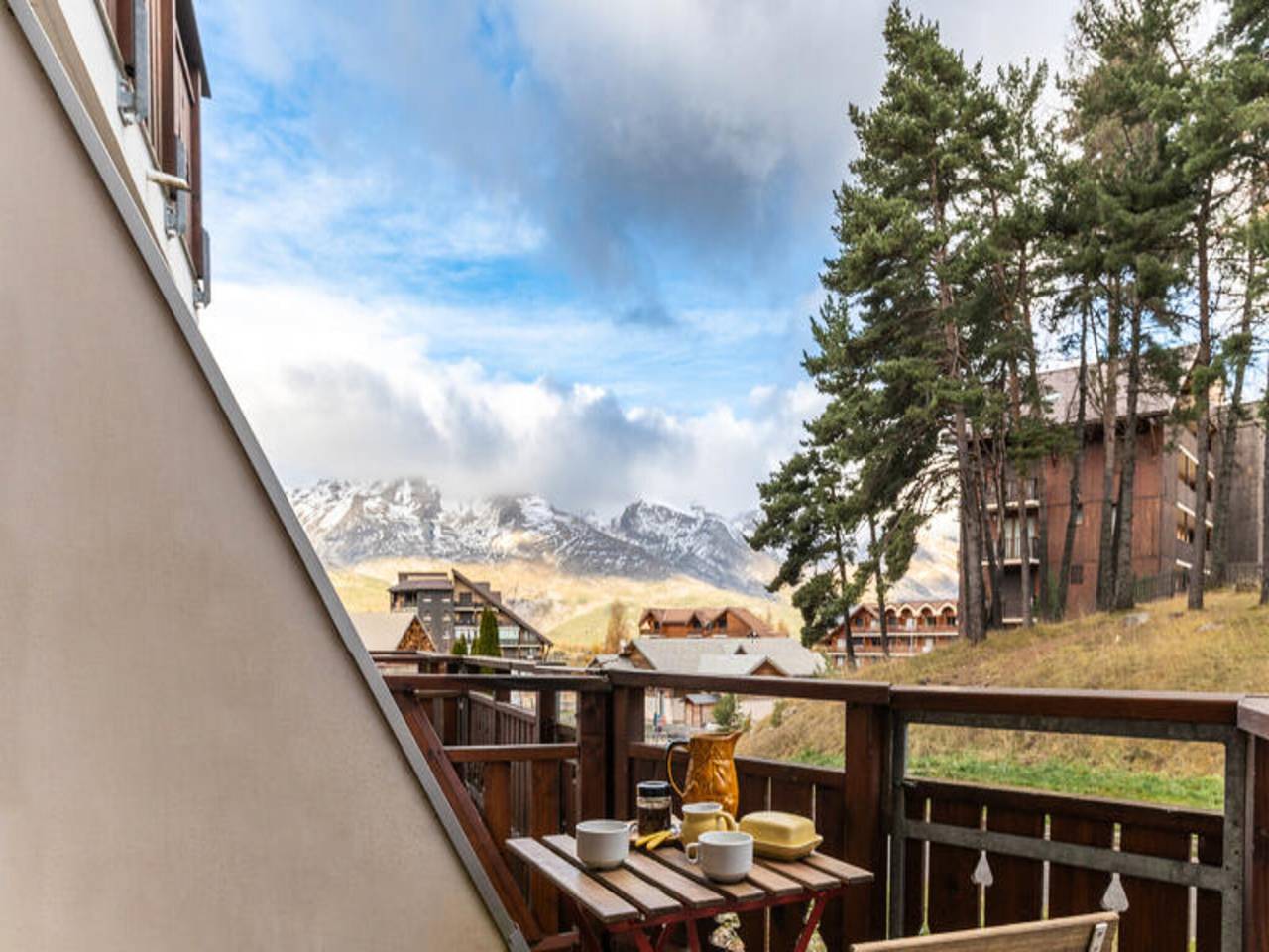 Entire apartment, Apartment in La Joue du Loup near Ski Slopes in La Joue du Loup, Le Dévoluy