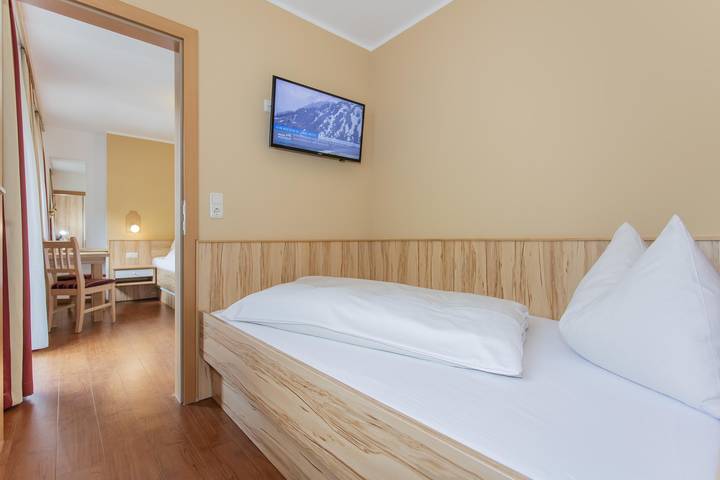 Ganze Ferienwohnung, Familienzimmer 15,23,24  3-4 (2 Schlafräume) in Hohe Tauern, Rauris
