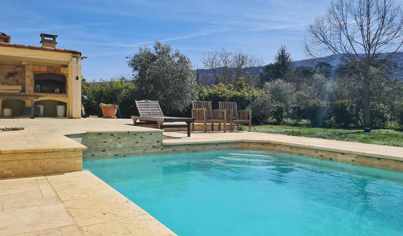 Villa pour 6 personnes, avec piscine ainsi que vue et jardin