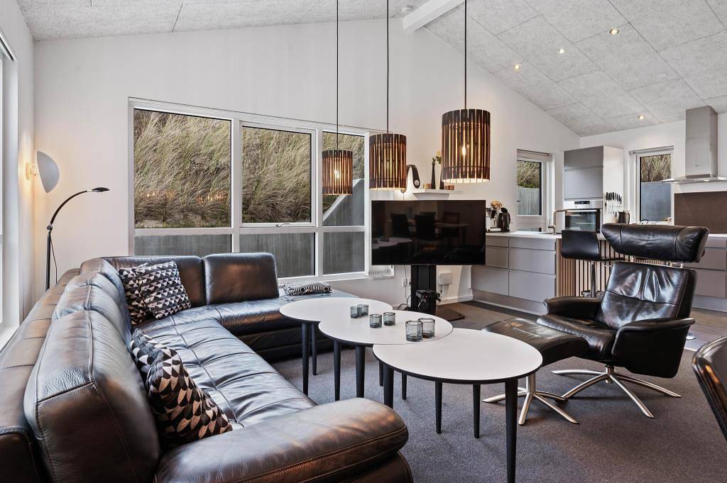 Modern holiday home in premium location, just 25 metres from the beach in Søndervig, Holmsland Klit