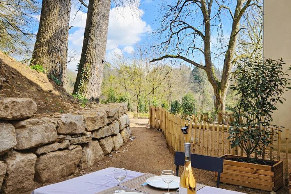 Apartamento entero, Charming studio with terrace - haven of peace near Lyon-Pets accepted in Charbonnières-les-Bains, Ródano