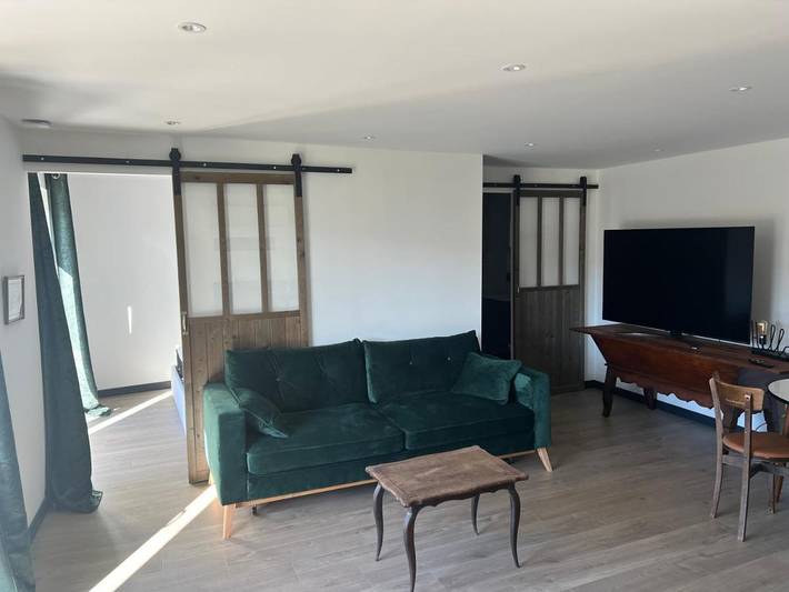 Gîte pour 3 personnes, avec jardin ainsi que terrasse et vue à Doucier - 2