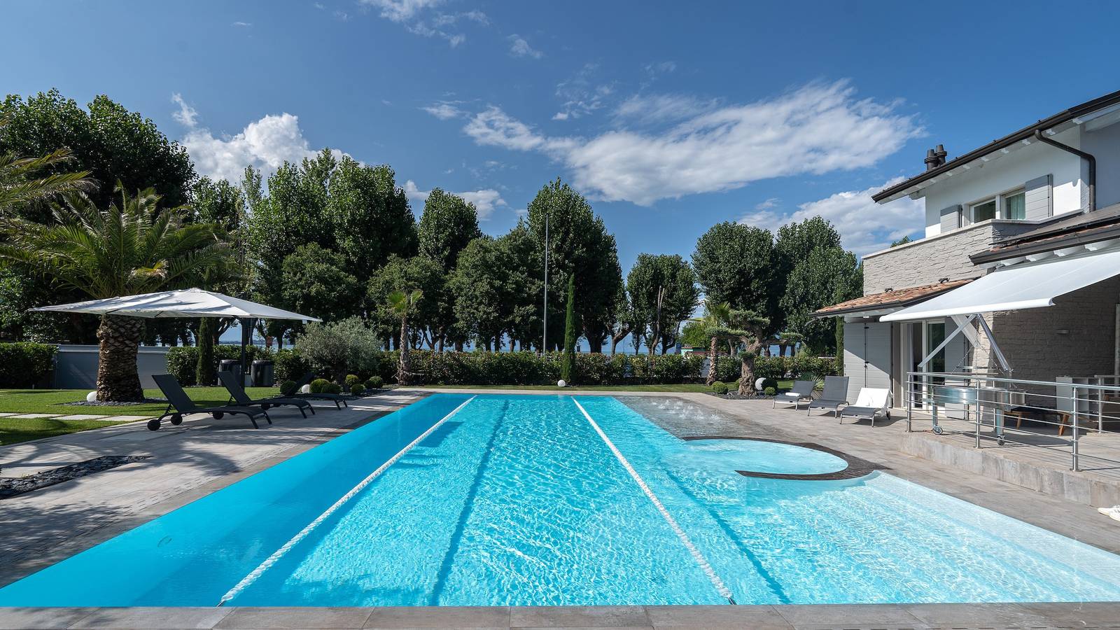 Villa „Sirmione fronte lago“ mit Seeblick, privatem beheiztem Pool und Wlan in Sirmione, Gardasee-Berge