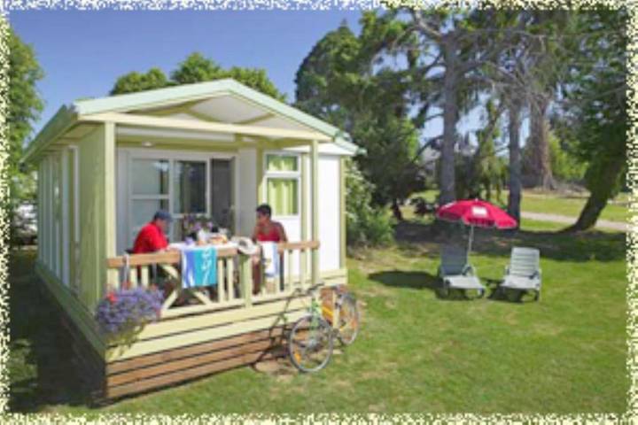 Location de vacances pour 4 personnes, avec piscine et terrasse ainsi que jardin et vue à Bonnac-la-Côte - 3