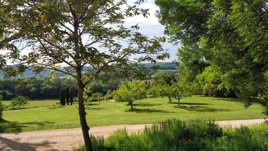 Location de vacances pour 10 personnes, avec jardin ainsi que vue et piscine à Soturac - 3