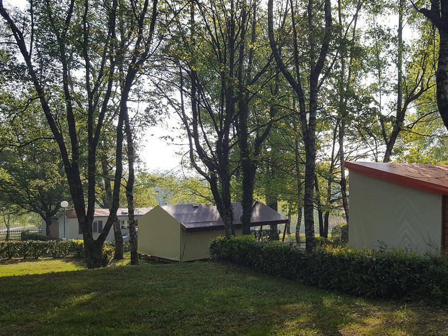 Flower Camping l'Air du Lac - Bungalow toilé 4 personnes - Funflower - sans sanitaires 24 m² in Saint-Hilaire-les-Places, Région de Limoges