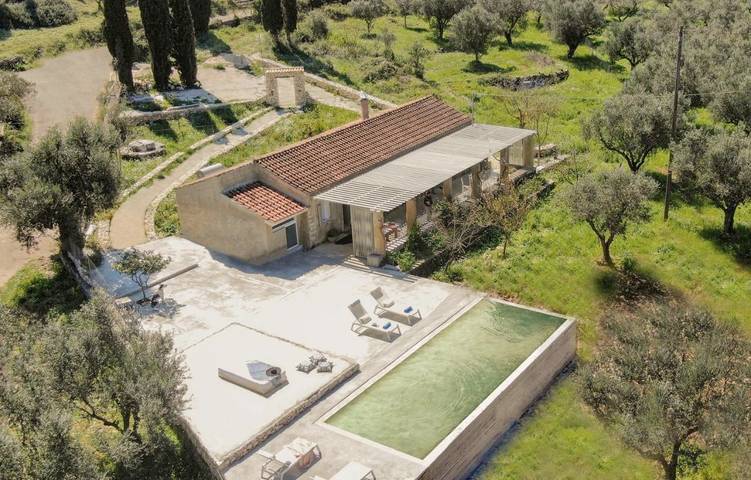 Gîte pour 5 personnes, avec Balcon et Terrasse ainsi que Jardin et Piscine